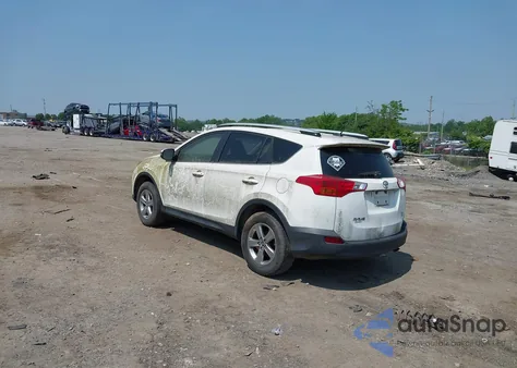 2015 Toyota Rav4 Xle z USA, uszkodzony, nr VIN JTMRFREV6FJ019556